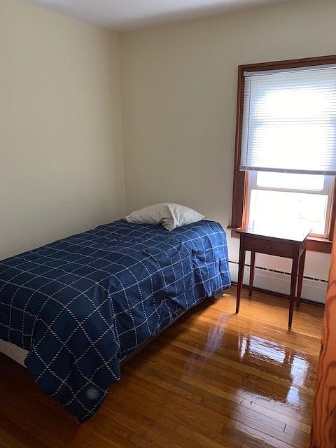 2nd bedroom with twin size bed