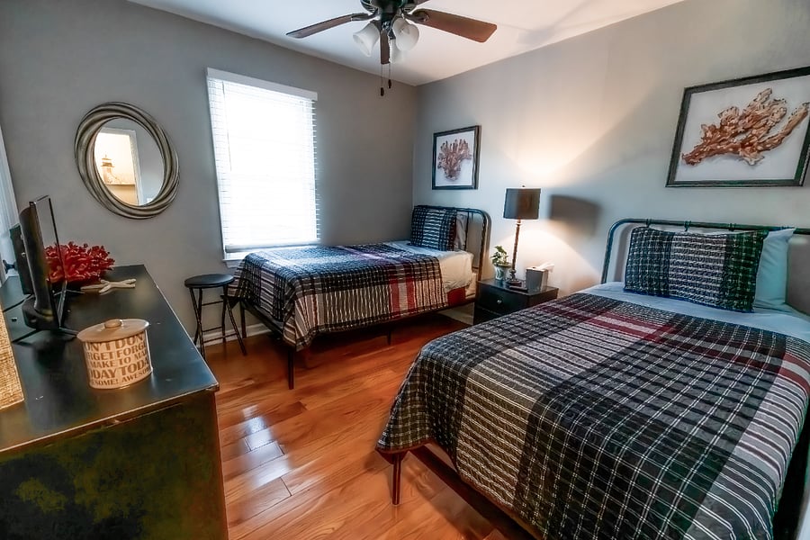 Bedroom 3 with twin beds