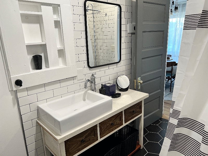 Bathroom vanity
