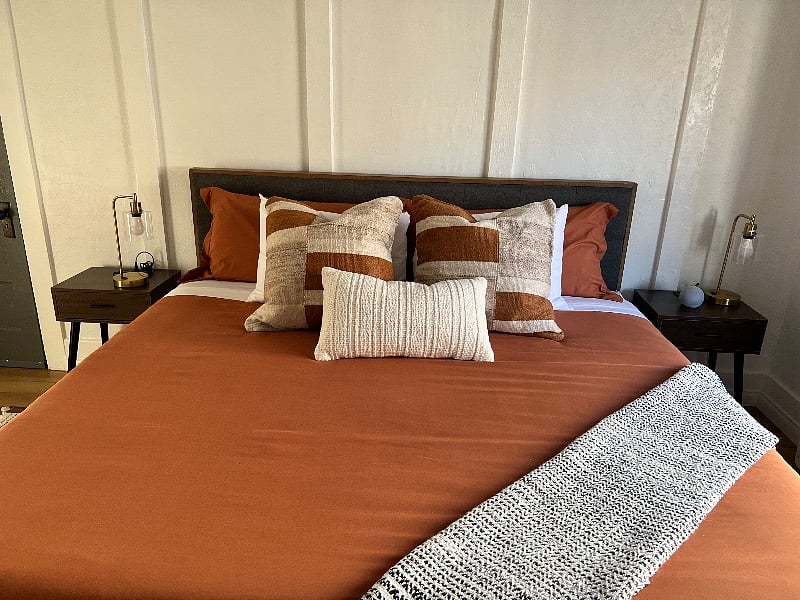Main bedroom with king size bed.