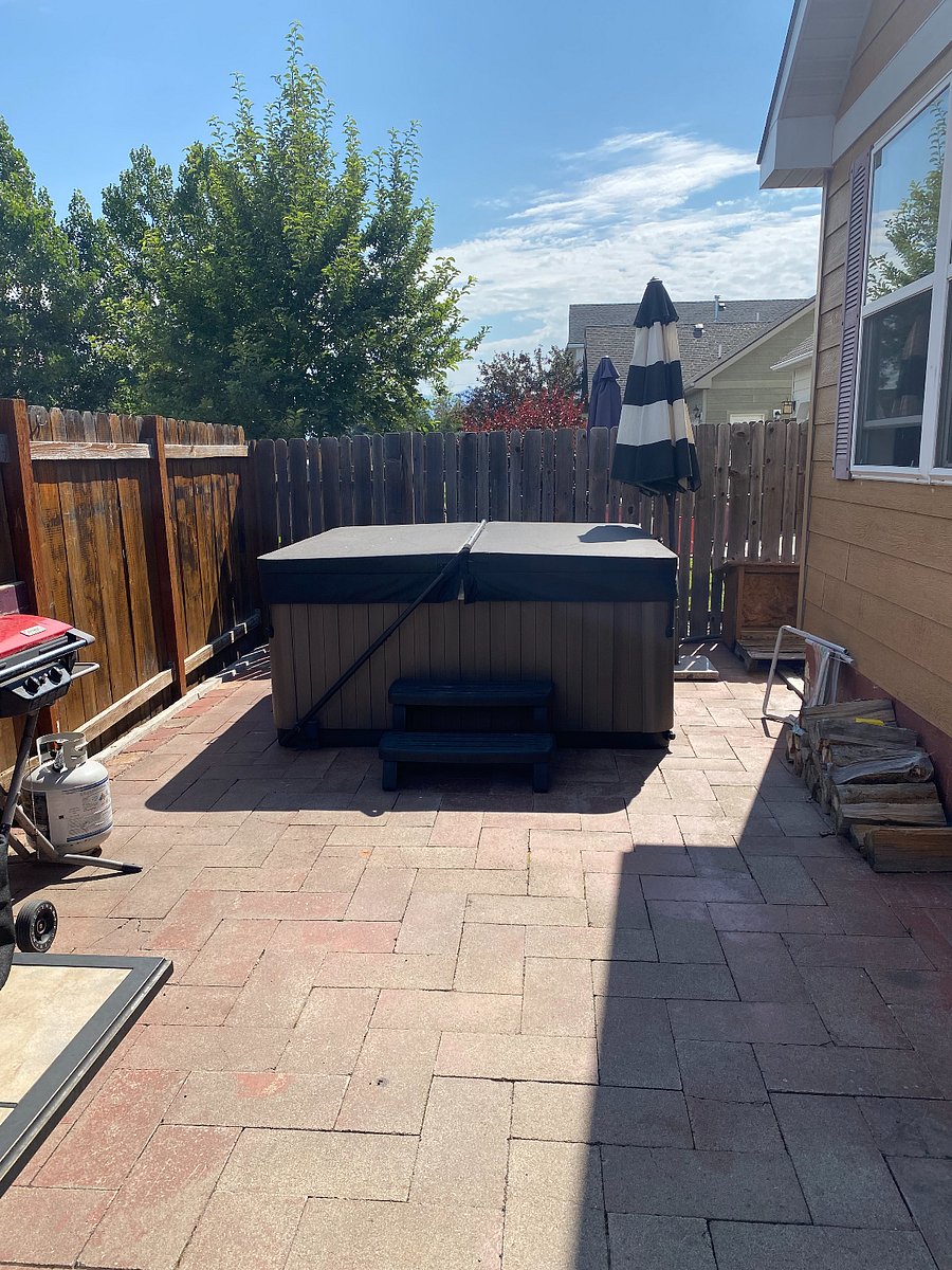 Back patio/grill/hot tub