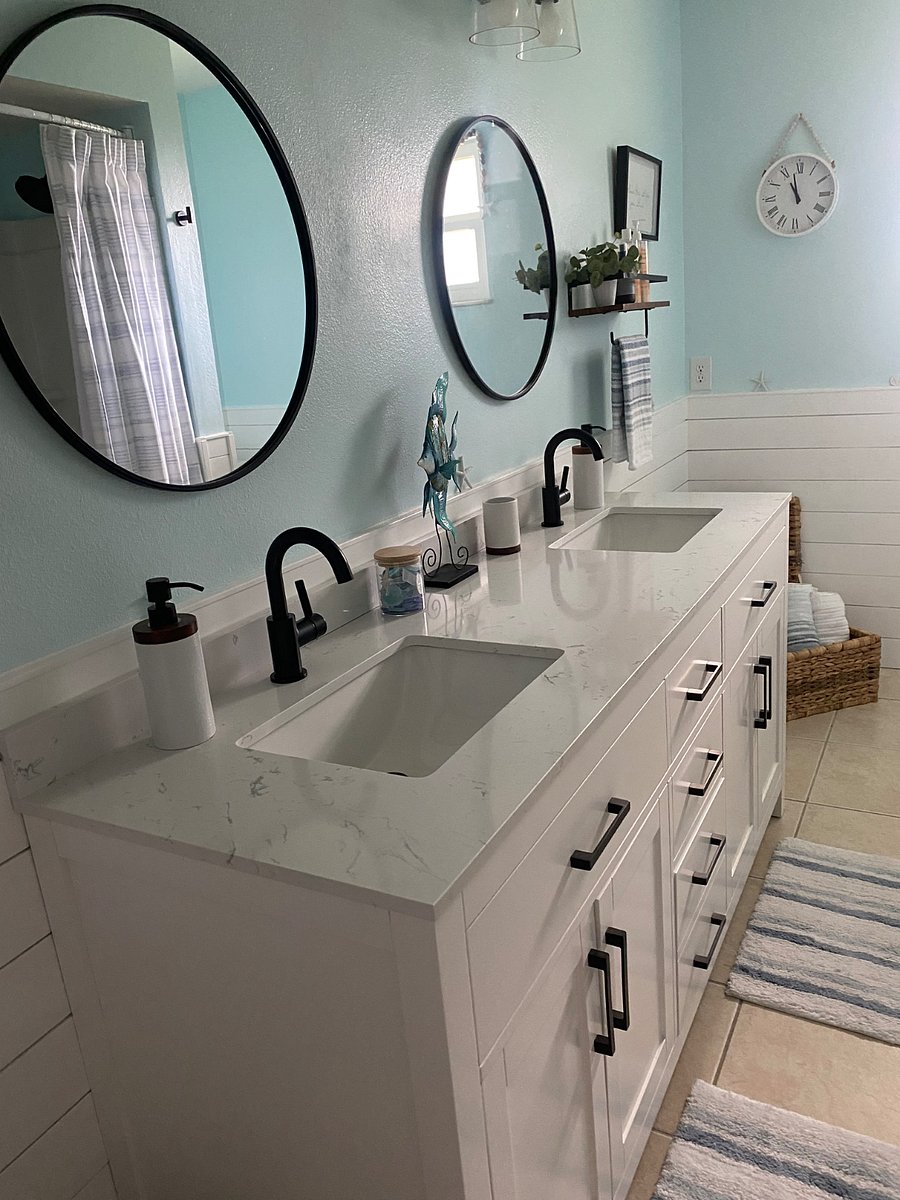 Main bathroom 