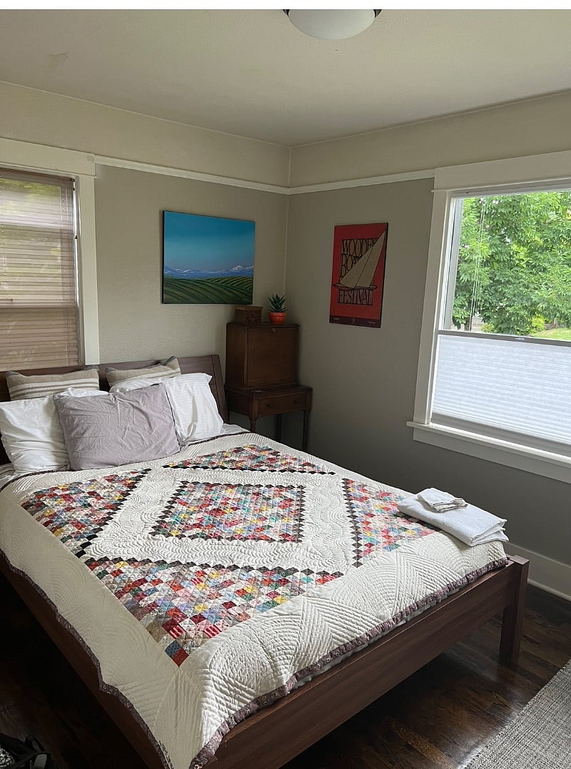 bedroom 2 - queen bed