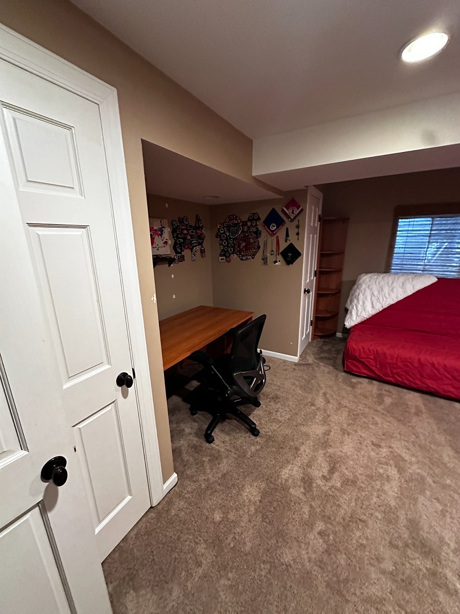 Sparebedroom with desk