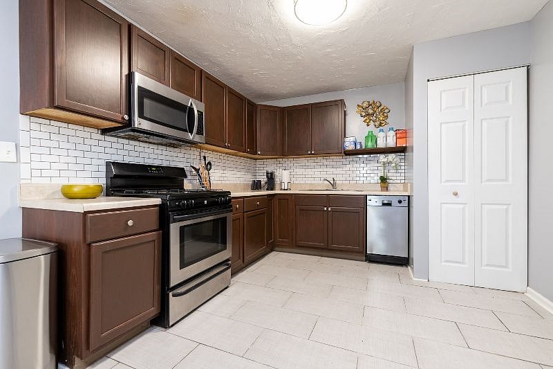 Furnished Finder property 552105_1 photo 6