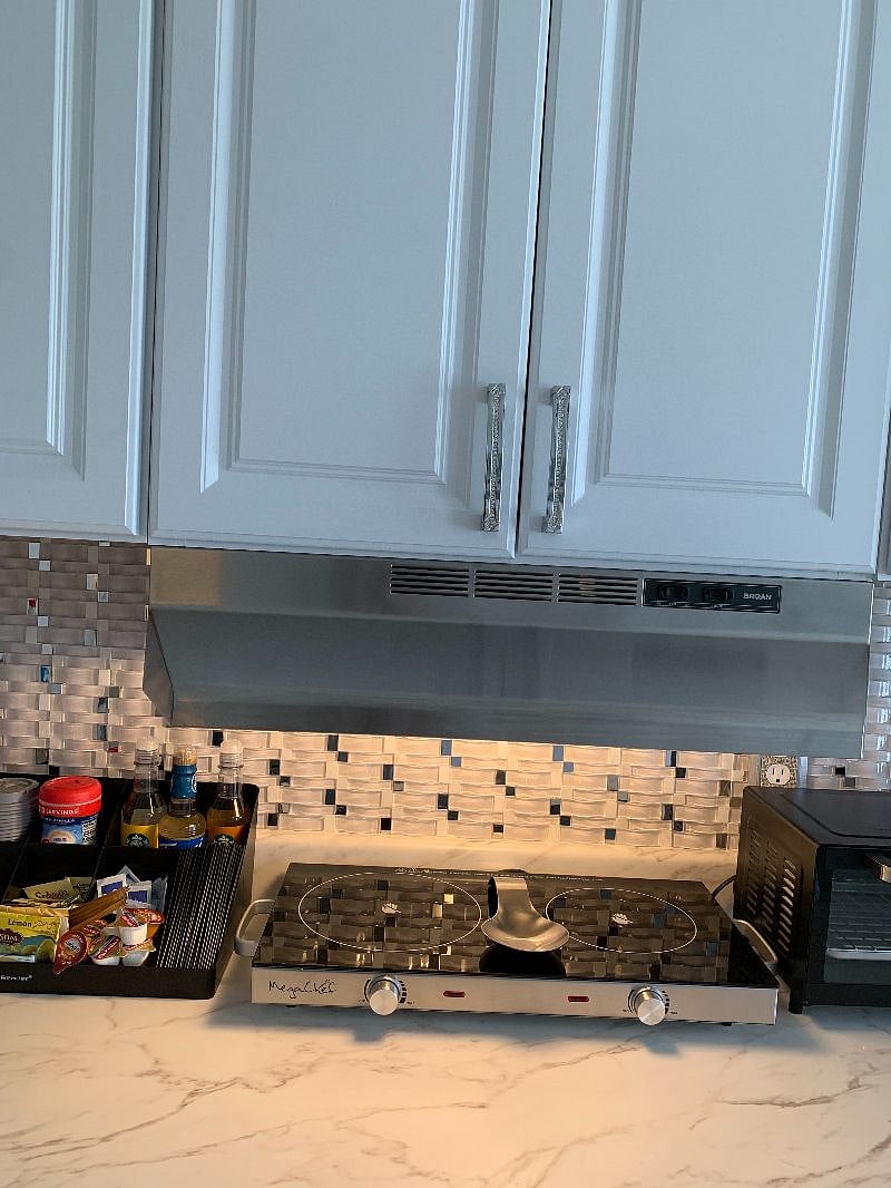 Ductless stove top fan and Electic cooktop