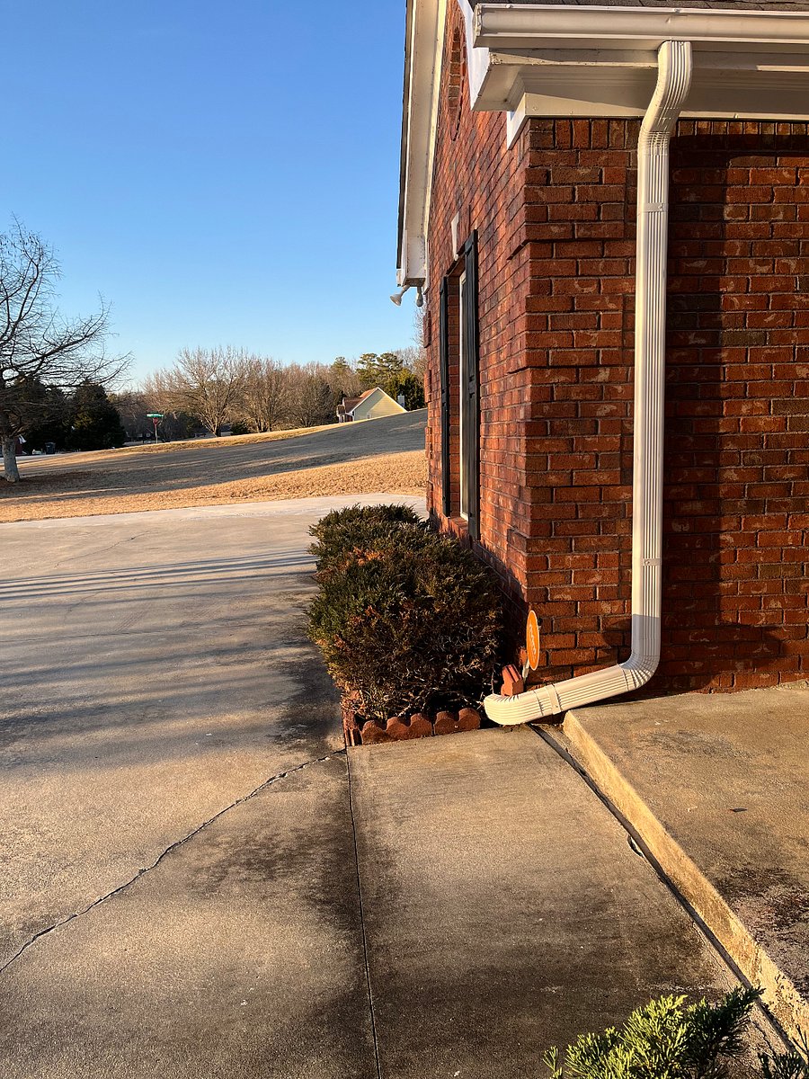 Parking right next to the house during the day