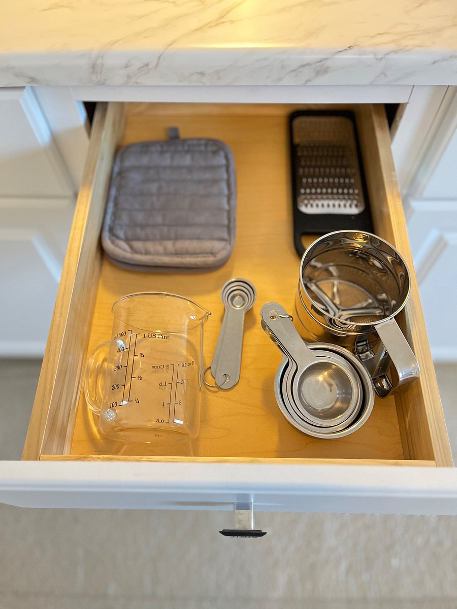 Oven mitten, food grater, flour shifter, wet glass measuring cup, dry measuring cups, and measuring spoons