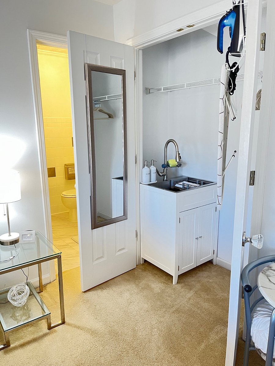 Kitchen sink with more cabinet space 