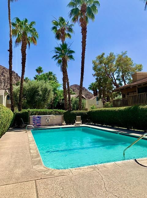Swimming pool behind the condo