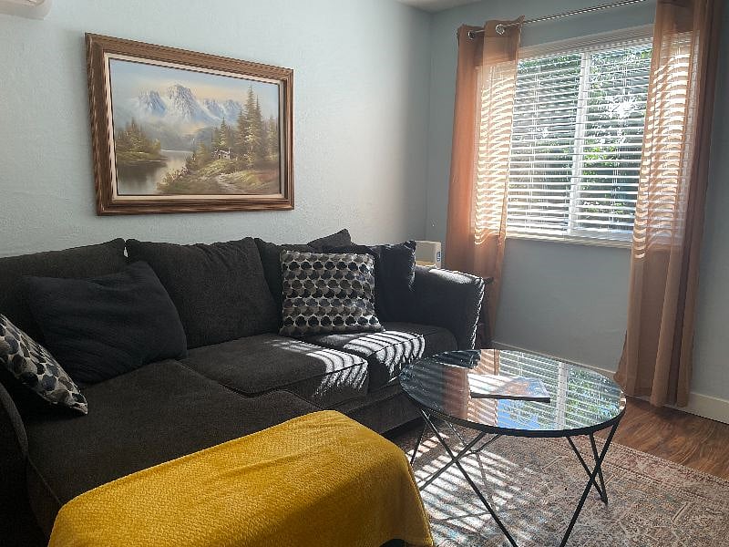 Livingroom Unit 2