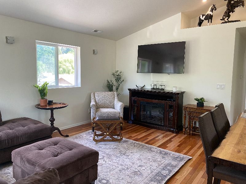 Furnished Finder property 552495_1 photo 3