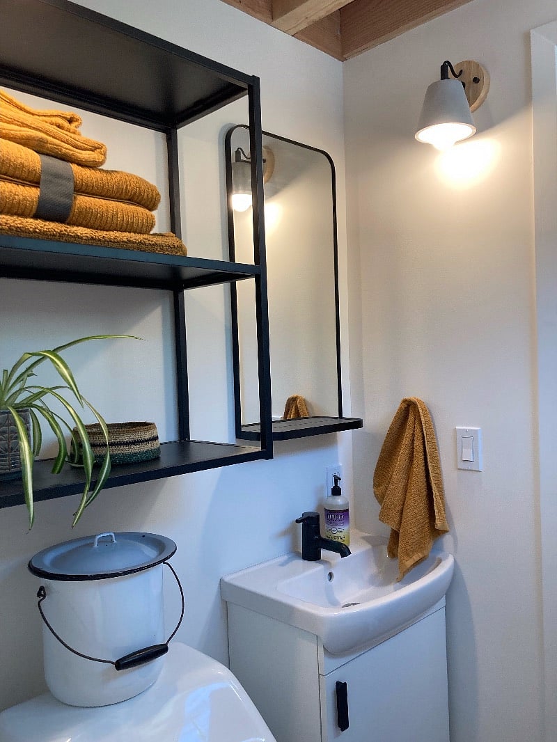 Bathroom: towels, bath mats, and starter toiletries provided