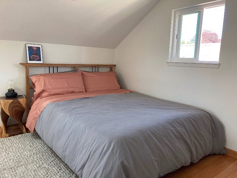 Loft bedroom with queen size bed (extra linens provided)