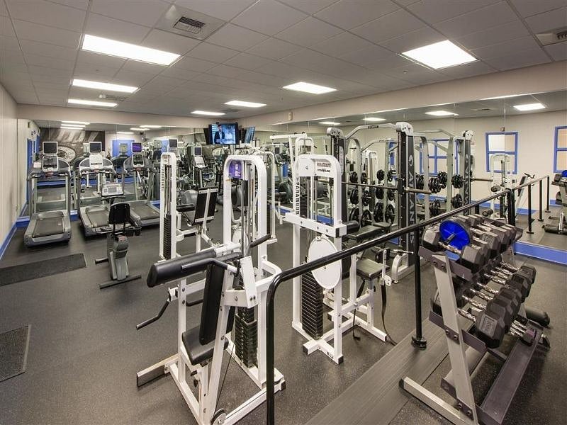24 hr gym in building