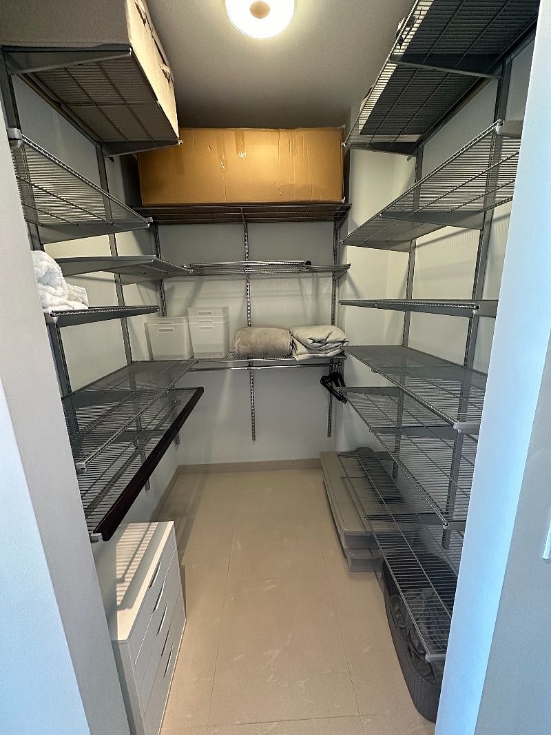 Walk-in Closet