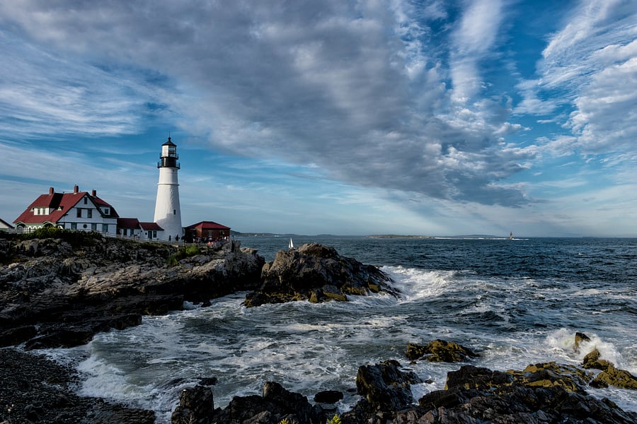 Portland Head Light and Fort Williams State Park are about 4 miles from property, great place to recreate/bike.