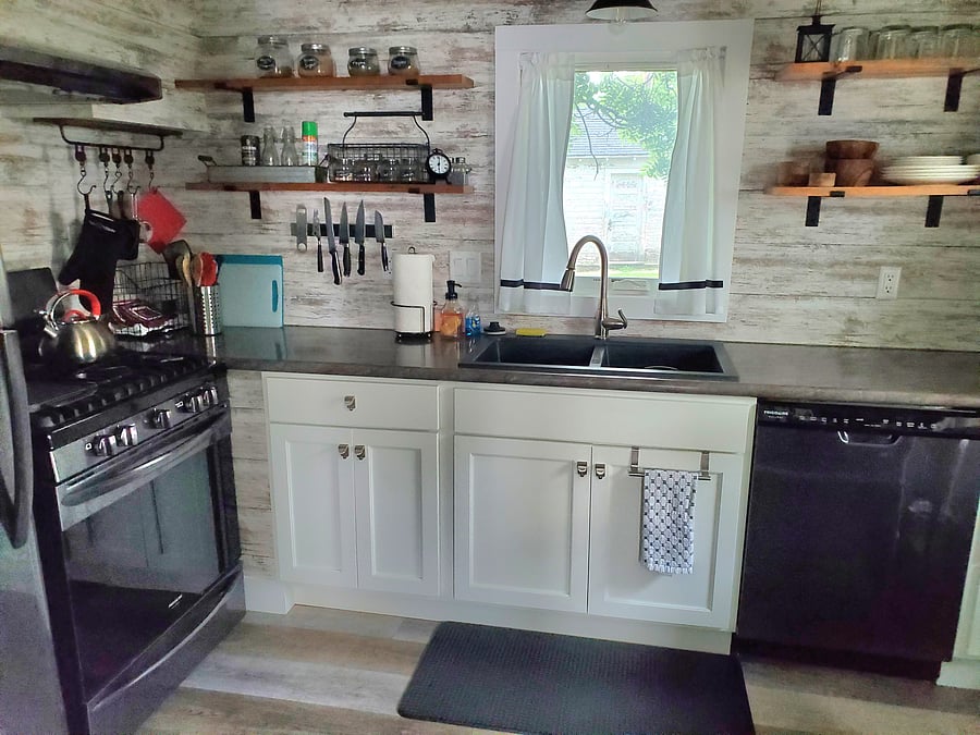 Full kitchen. 