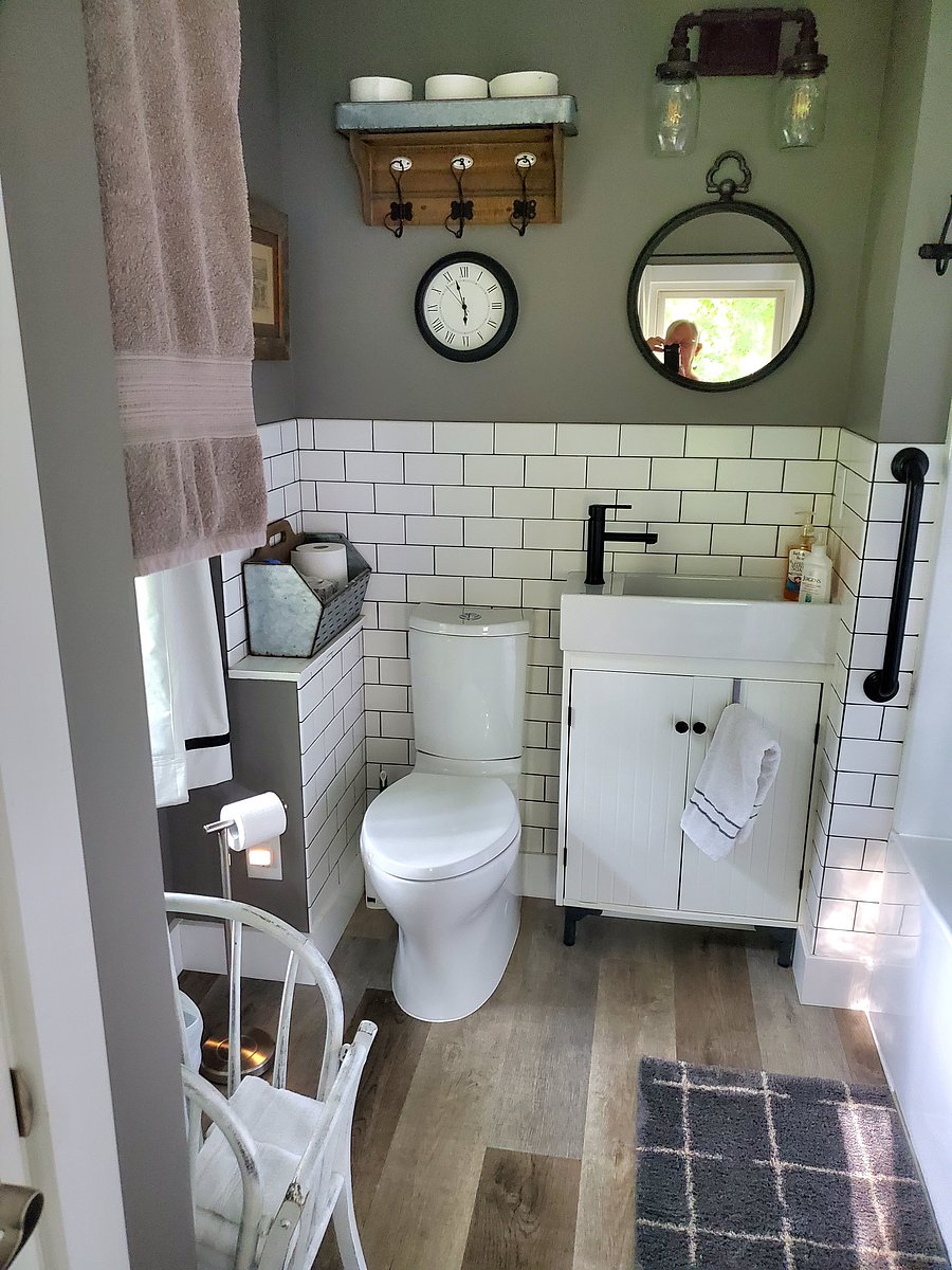 Full bathroom. 