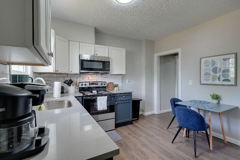 Eat-In Kitchen