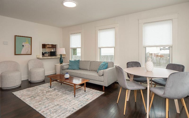 View of the livingroom/dining area