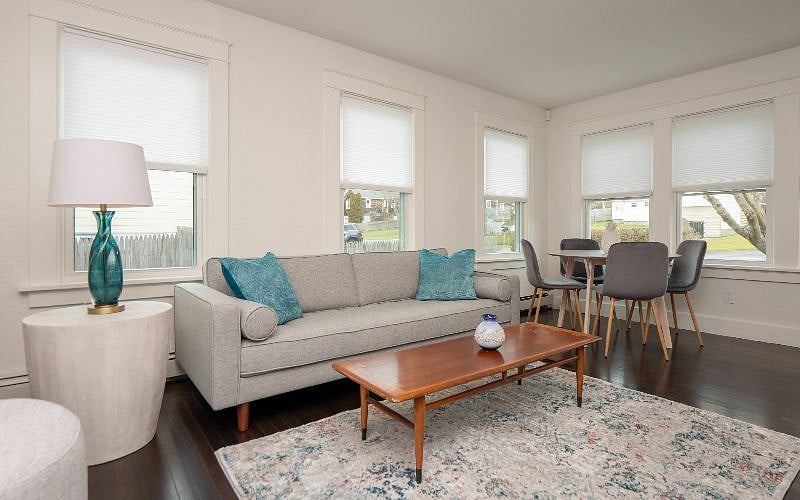 Another view of the sunlit livingroom