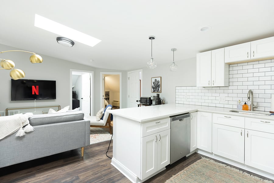 Welcome to this cute and cozy 3 bedroom apartment located seconds off High St. and all that the Short North has to offer!