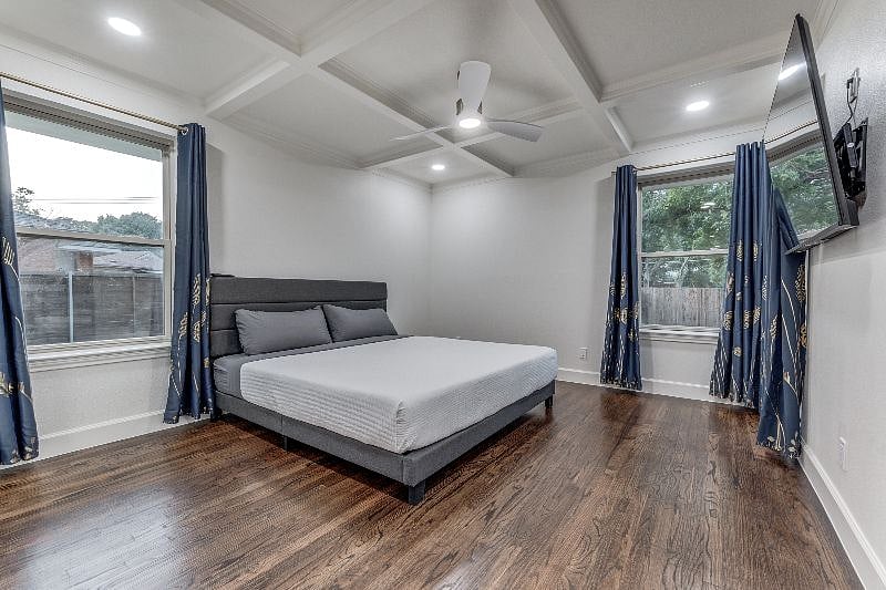 Ensuite 1, Private Bathroom, King size bed, Blackout Curtains, LG 55-Inch 4K Smart TV, AI-Powered 4K, Cloud Gaming