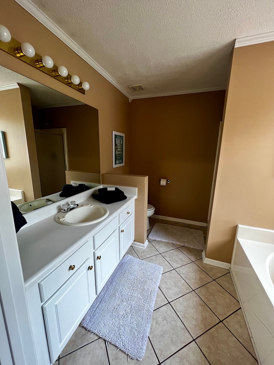 Master bedroom bathroom