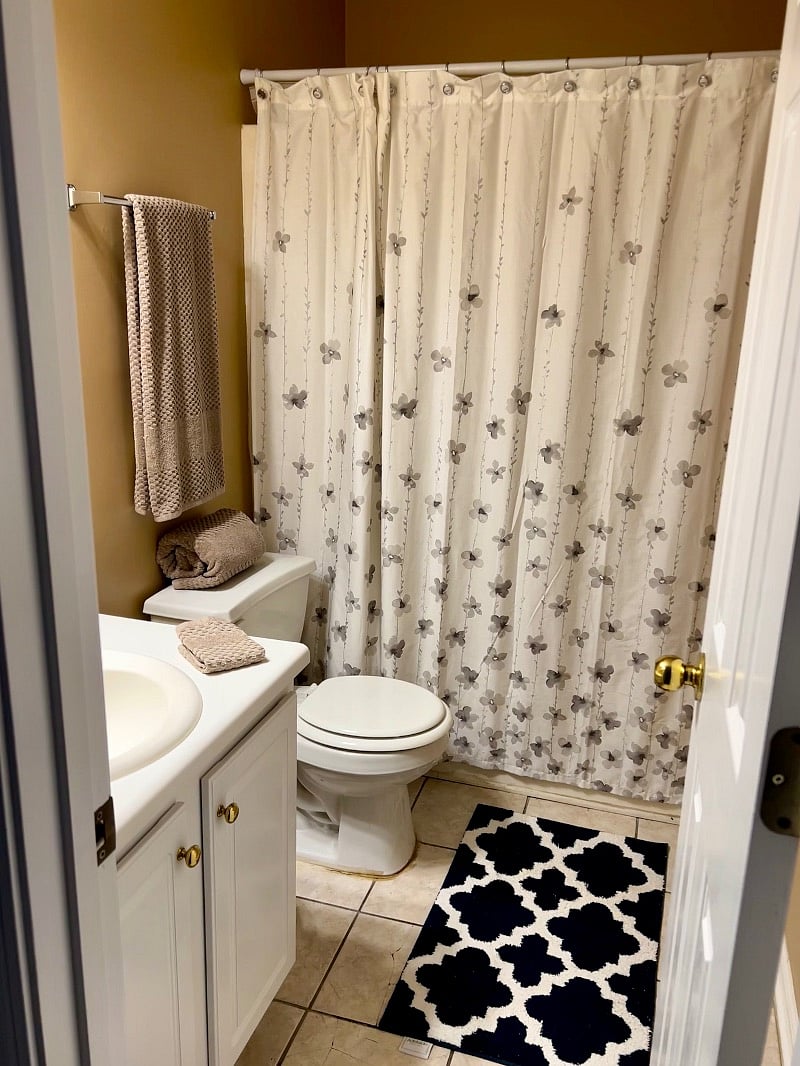 Upper level guest bathroom
