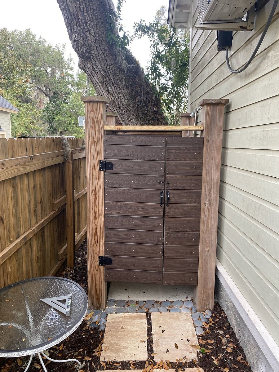 Great outside private shower