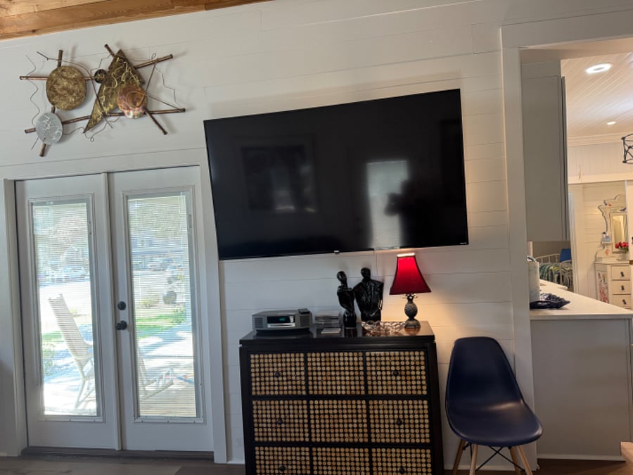 Tv in open living Dinning area