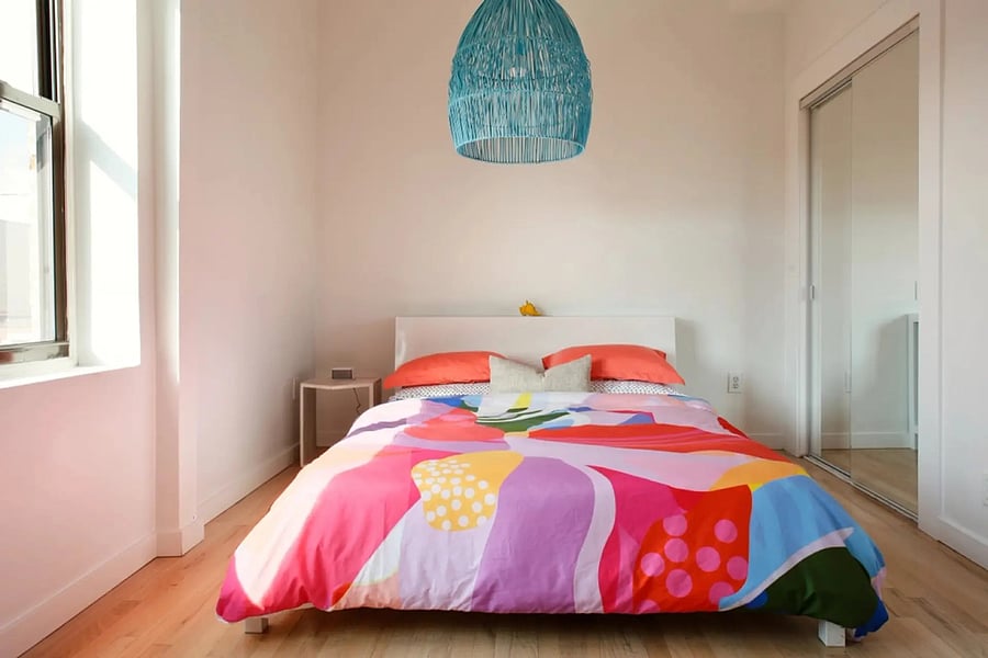 ALOHA Tropical Waves Room with Shared Bathroom