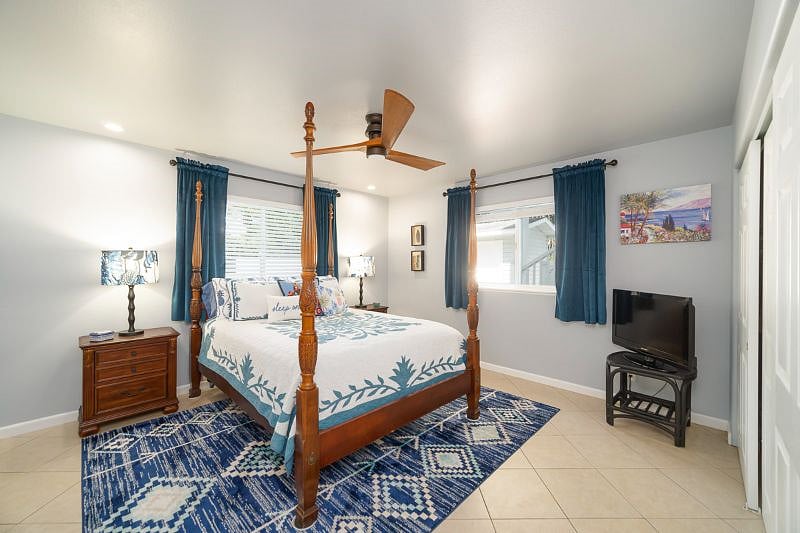 Bedroom with queen bed
