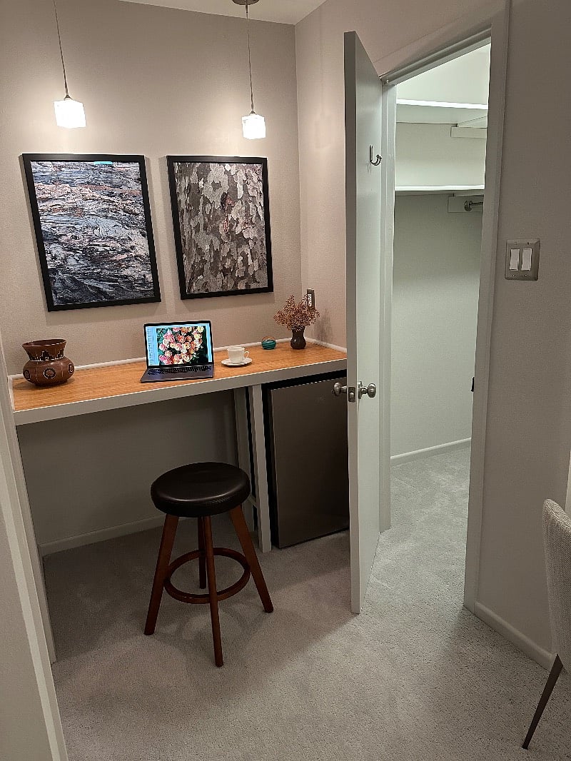 Access to walk-in closet