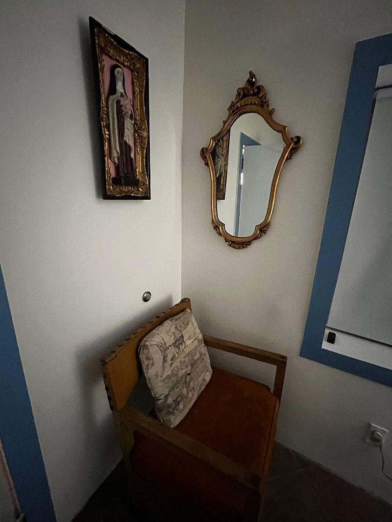 Bedroom with natural light for readingM