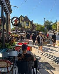 all neighborhood photos are within a 10 minute walk!