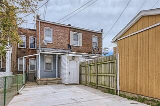 Entry to your unit- The upper unit is occupied with a healthcare professional as we cater to long term stays only. There are no shared entrances and you have your own parking pad right at your doorsteps.