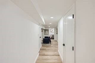 Overall view
Bathroom: Right
Hallway
Livingroom/Kitchen: Center
Bedroom: the end