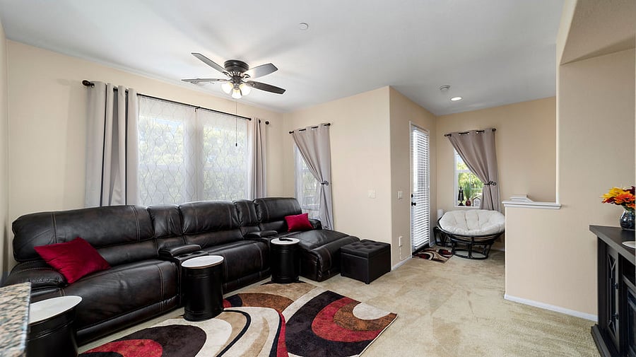Open and bright living space. Middle and left facing seats recline.