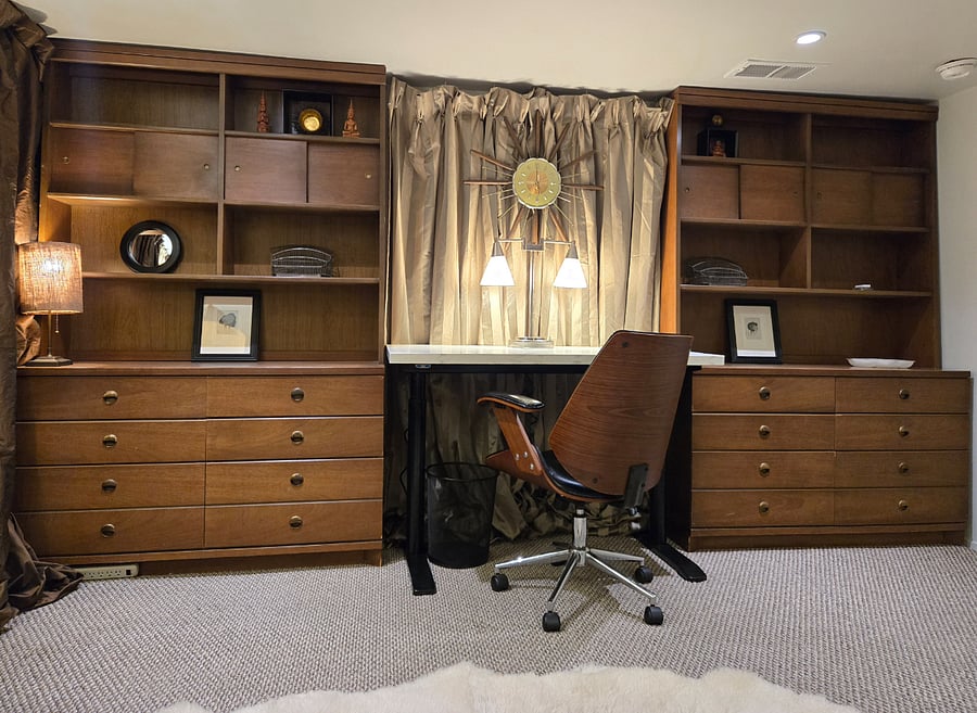 Sitting Desk, Tons of Storage