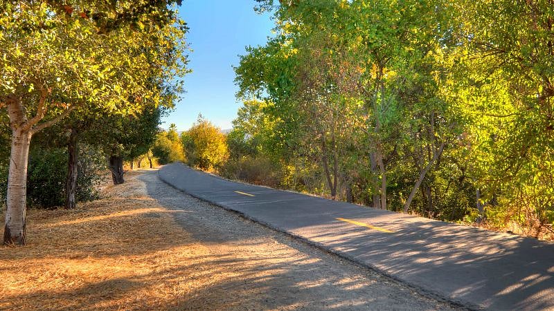Nearby is the Los Gatos trail