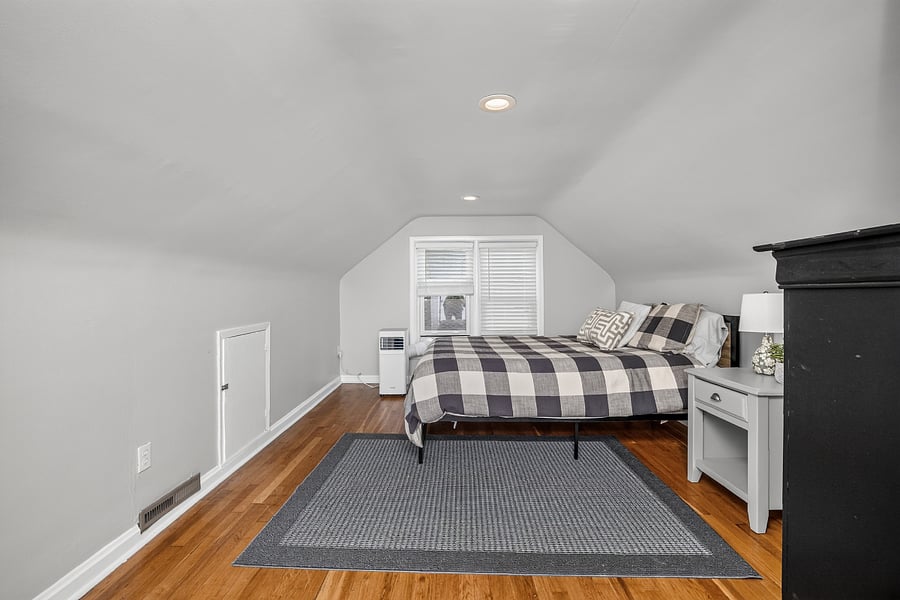 2nd floor bedroom