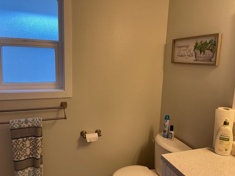 GUEST BATHROOM UPSTAIRS
