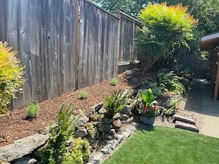 FRESH LANDSCAPING THROUGHOUT