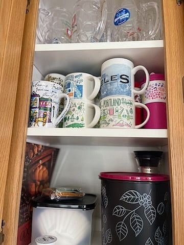 COFFEE CUPS & COFFEE