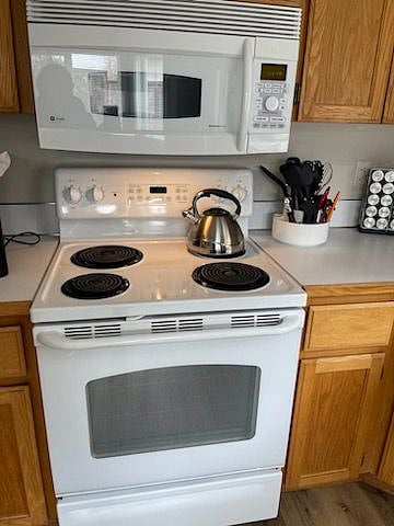 ELECTRIC STOVE, OVEN & MICROWAVE