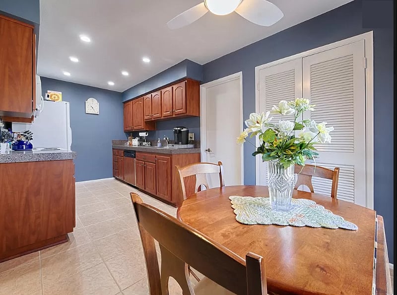 Full kitchen, dishwasher, full frig, microwave, washer/dryer