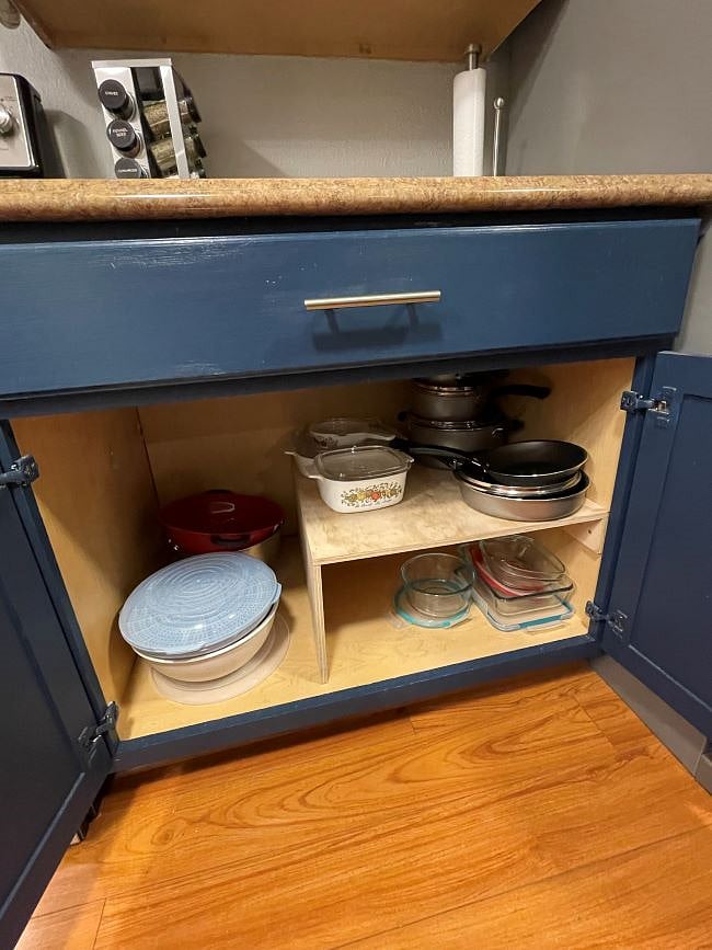 Kitchen base cabinet