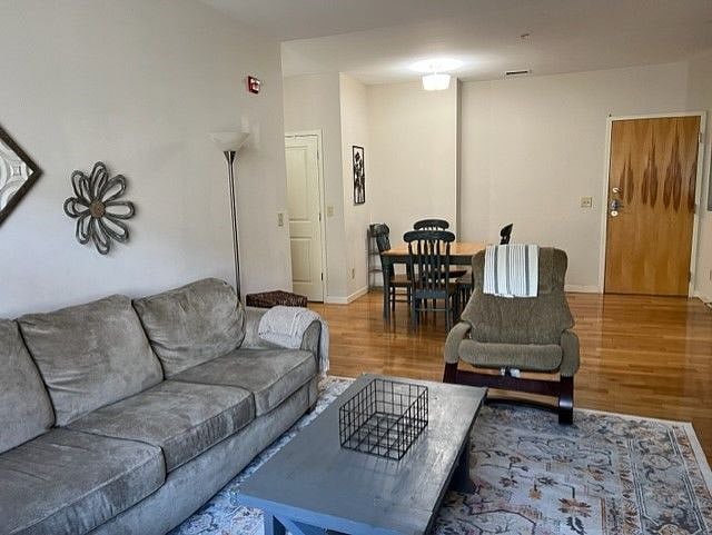 Furnished Finder property 553781_1 photo 3